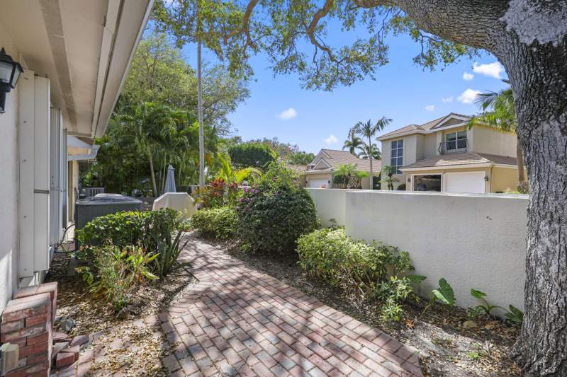 3 bedroom Townhouse at 461 Coral Cove Drive, Oak Harbour 4, Juno Beach — photo 4