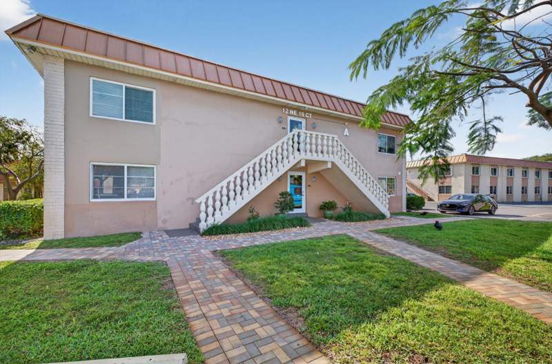 1 bedroom Condominium at 12 NE 19th Court #118a, Manor Grove Village 1, Wilton Manors — photo 2
