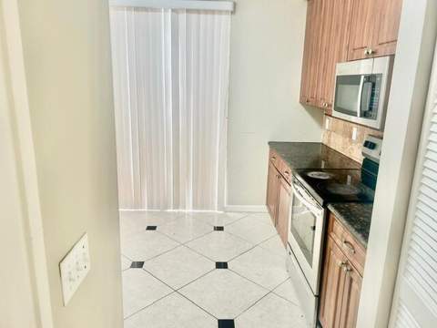 7584 Thornlee Drive, Greenacres FL - photo 14 of 31