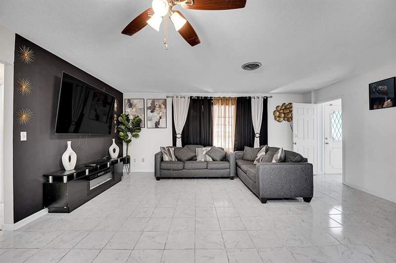 2 bedroom Single Family Residence at 223 E Arbor Avenue, River Park Unit 1, Port St. Lucie — photo 3