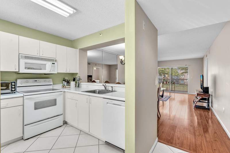 2 bedroom Condominium at 9537 Weldon Circle #I213, Weldon Condominium I, Tamarac — photo 3