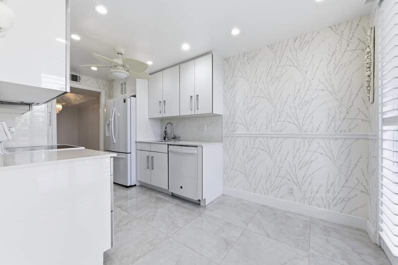 2 bedroom Condominium at 2778 S Ocean Boulevard #206s, Sutton Place Condo, Palm Beach — photo 5