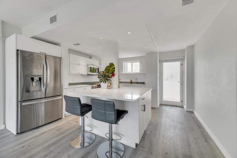 1 bedroom Stock Cooperative at 2840 N Ocean Boulevard #308, Sea Tower, Fort Lauderdale — photo 5