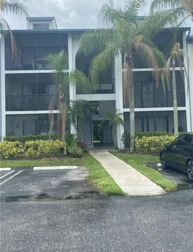 2 bedroom Condominium at 1007 Green Pine Boulevard #D2, Palm Club Village I Condo, West Palm Beach — photo 2