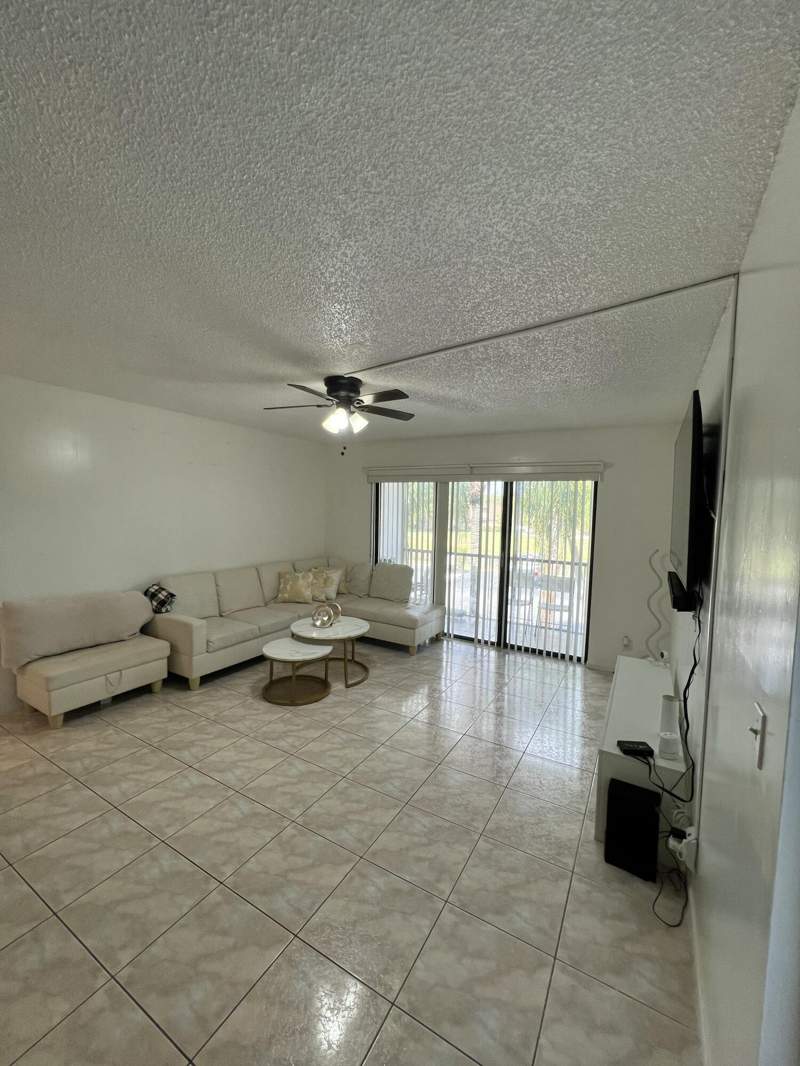 2 bedroom Condominium at 1007 Green Pine Boulevard #D2, Palm Club Village I Condo, West Palm Beach — photo 3