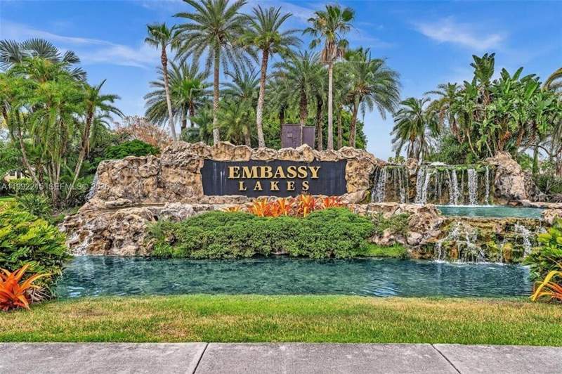 5 bedroom Single Family Residence at 3342 Amsterdam Avenue, Embassy Lakes, Cooper City — photo 2