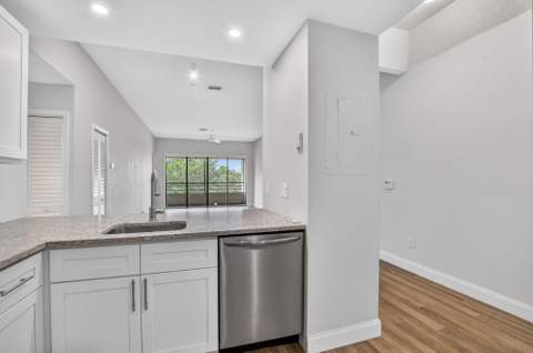 7472 La Paz Boulevard #304, Boca Raton FL - photo 11 of 36