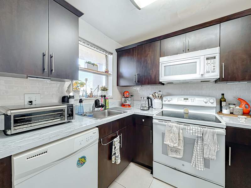 2 bedroom Condominium at 8225 Sunrise Lakes Boulevard #110, Sunrise Lakes 38 Condo, Sunrise — photo 2
