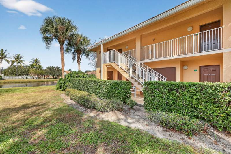 1 bedroom Condominium at 201 SW Palm Drive #201, The Club At St Lucie West, A Condominium, Port St. Lucie — photo 2