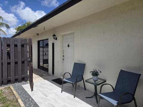 5255 Mendoza Street, West Palm Beach FL - photo 10 of 45