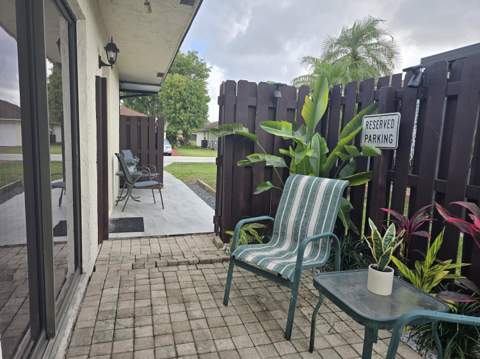 5255 Mendoza Street, West Palm Beach FL - photo 15 of 45