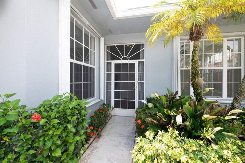 3 bedroom Single Family Residence at 249 NW Bentley Circle, Lakes At St Lucie West Plat No 22, Port St. Lucie — photo 2