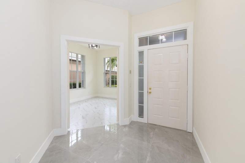 3 bedroom Single Family Residence at 249 NW Bentley Circle, Lakes At St Lucie West Plat No 22, Port St. Lucie — photo 3