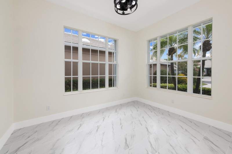 3 bedroom Single Family Residence at 249 NW Bentley Circle, Lakes At St Lucie West Plat No 22, Port St. Lucie — photo 4
