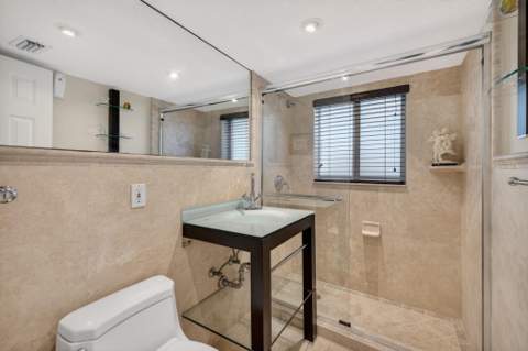 2300 NE 16th Avenue, Wilton Manors FL - photo 18 of 32