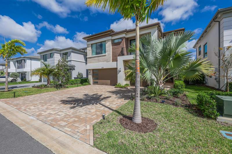 5 bedroom Single Family Residence at 8283 Royal County Down Road, Boca Raton Golf Course Pud, Boca Raton — photo 2
