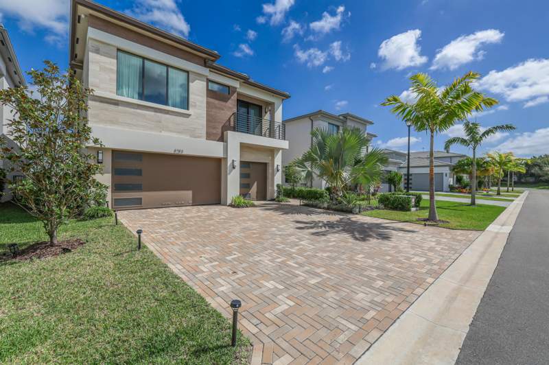 5 bedroom Single Family Residence at 8283 Royal County Down Road, Boca Raton Golf Course Pud, Boca Raton — photo 3