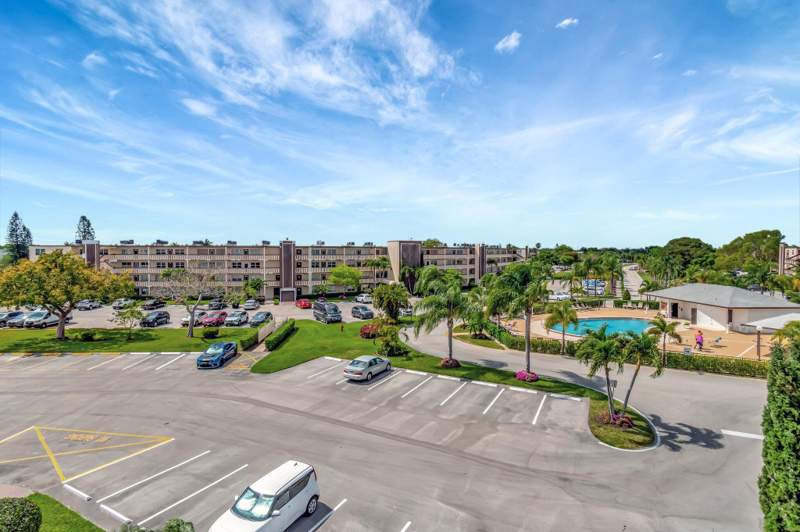 2 bedroom Condominium at 4049 Wolverton C, Century Village , Boca Raton — photo 5