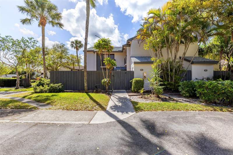 2 bedroom Townhouse at 3183 Cocoplum Circle #3375, Karanda Village I, Coconut Creek — photo 2