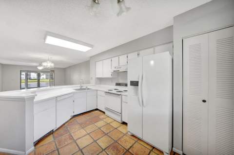 2215 Cypress Island Drive ##103, Pompano Beach FL - photo 16 of 38