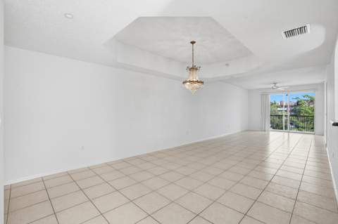 7647 Southampton Terrace #318, Tamarac FL - photo 10 of 65
