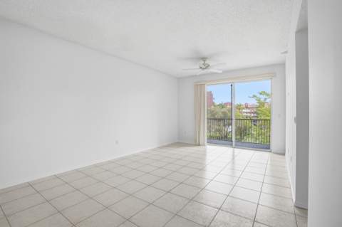 7647 Southampton Terrace #318, Tamarac FL - photo 12 of 65