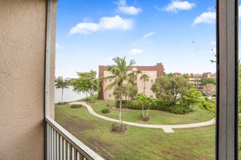 7647 Southampton Terrace #318, Tamarac FL - photo 15 of 65