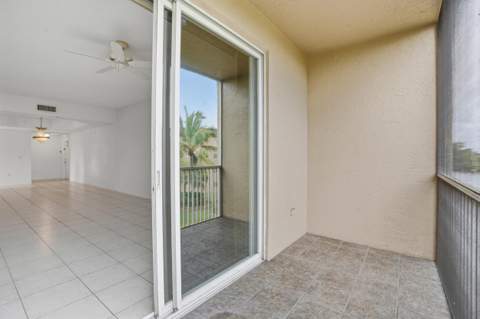 7647 Southampton Terrace #318, Tamarac FL - photo 16 of 65