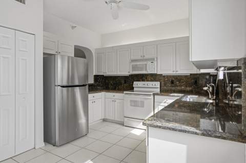 7647 Southampton Terrace #318, Tamarac FL - photo 19 of 47