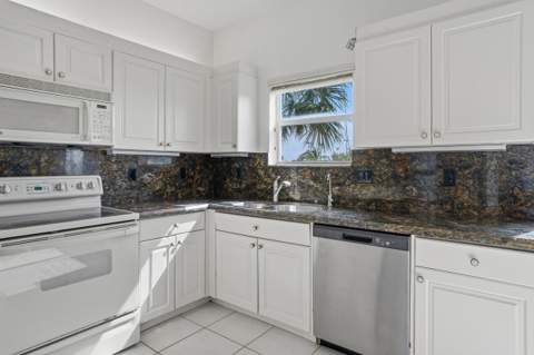 7647 Southampton Terrace #318, Tamarac FL - photo 20 of 47