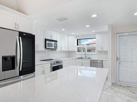 6081 SE Landing Way #6, Stuart FL - photo 8 of 37