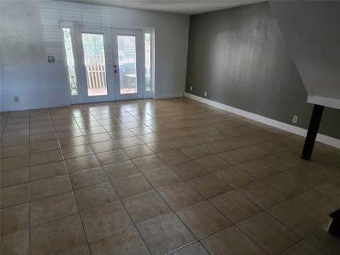 2619 NW 47th Lane, Lauderdale Lakes FL - photo 8 of 33