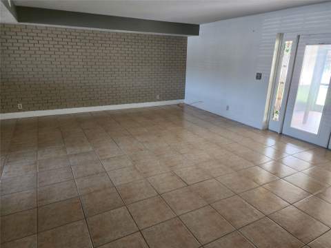 2619 NW 47th Lane, Lauderdale Lakes FL - photo 10 of 33