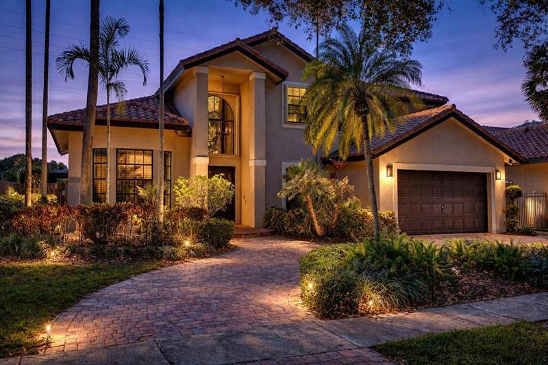 4 bedroom Single Family Residence at 10650 Paris Street, Embassy Lakes, Cooper City — photo 2