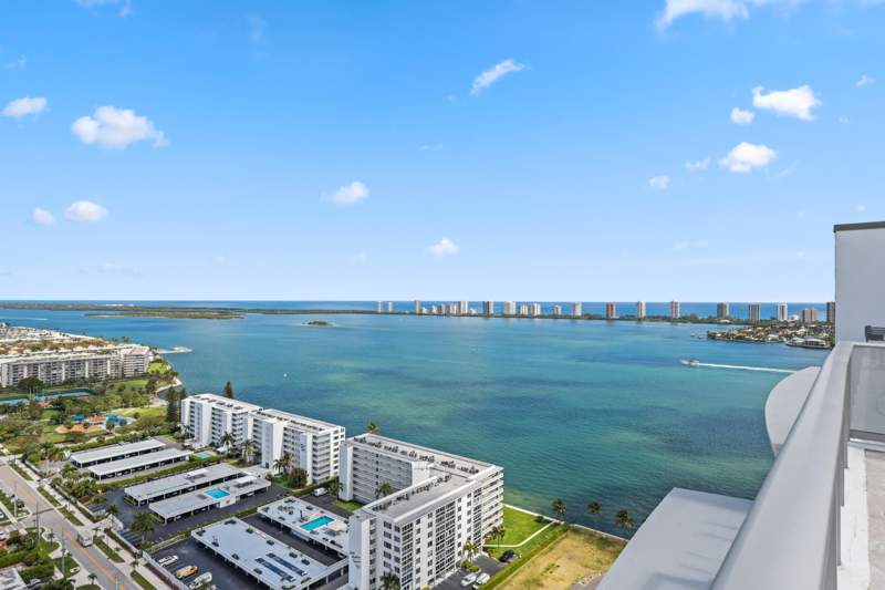 2 bedroom Condominium at 220 Lake Shore Drive #1121, Nautilus 220, Lake Park — photo 4
