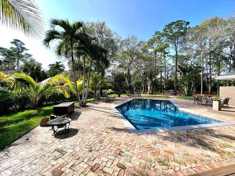 5 bedroom Single Family Residence at 14256 Greentree Trail, Paddock Park 1 Of Wellington, Wellington — photo 2