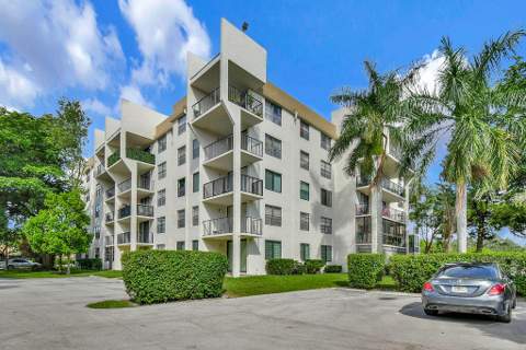 6190 Woodlands Boulevard #311, Tamarac FL - photo 7 of 35