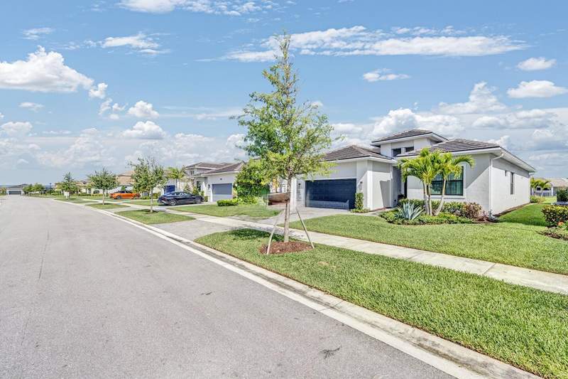 3 bedroom Single Family Residence at 15647 Merritt Drive, Cresswind Palm Beach Phase 3, Westlake — photo 4
