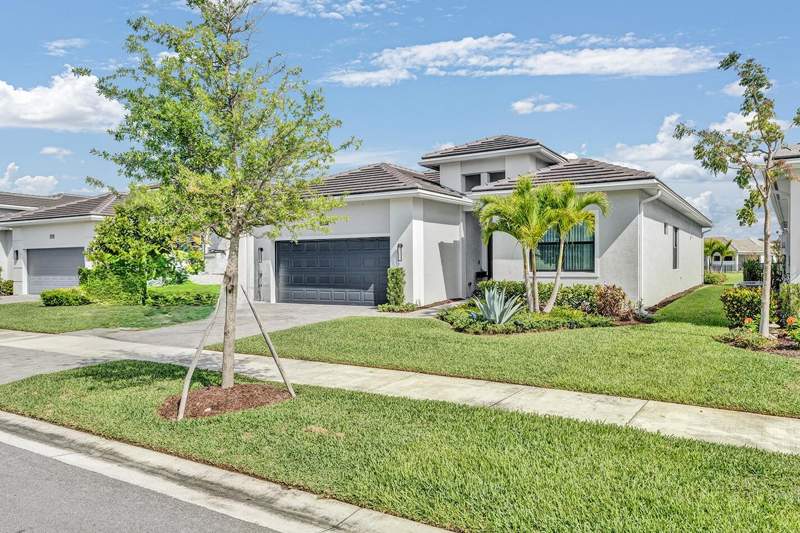 3 bedroom Single Family Residence at 15647 Merritt Drive, Cresswind Palm Beach Phase 3, Westlake — photo 3