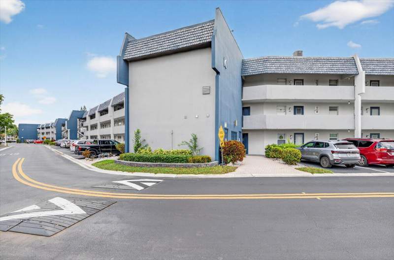 2 bedroom Condominium at 7787 Golf Circle Drive #310-k, Oriole Golf & Tennis Club Condo, Margate — photo 3