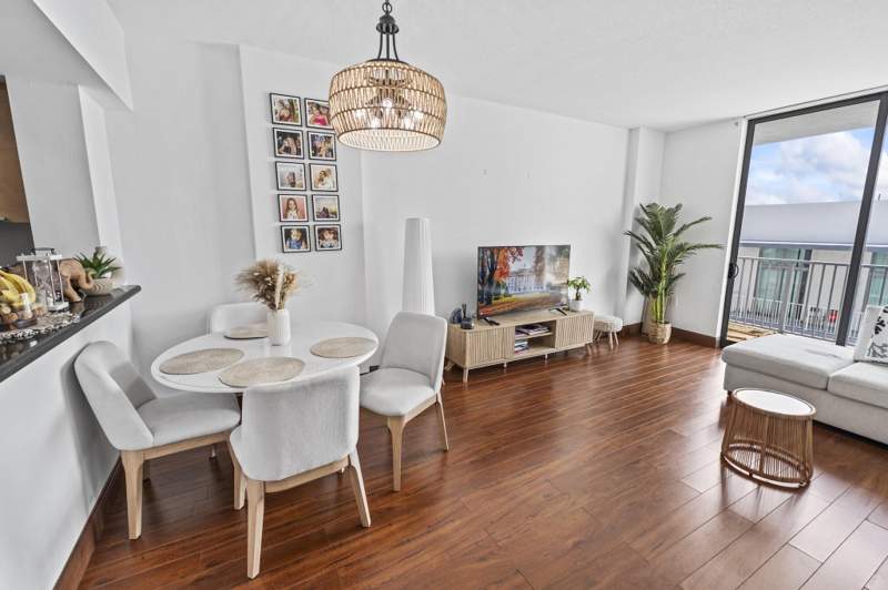 1 bedroom Condominium at 140 S Dixie Highway #533, Hollywood Station Res Condo, Hollywood — photo 4