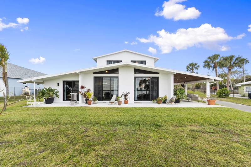 5 bedroom Single Family Residence at 8309 S Indian River Drive, Metes and Bounds, Fort Pierce — photo 2