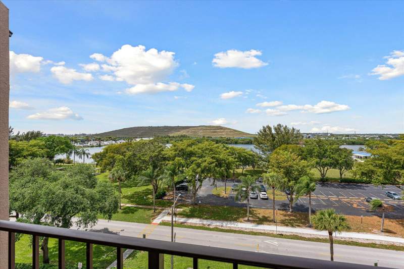 2 bedroom Condominium at 4570 NW 18th Avenue #704, Waters Edge Towers Condo, Deerfield Beach — photo 4