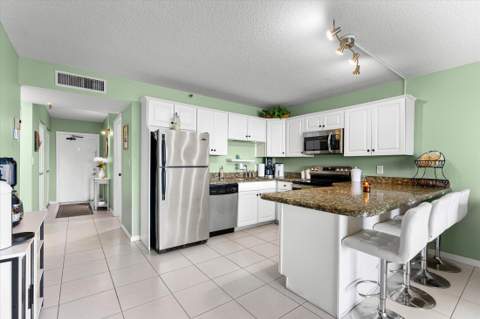 4570 NW 18th Avenue #704, Deerfield Beach FL - photo 7 of 34