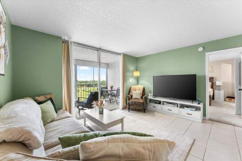4570 NW 18th Avenue #704, Deerfield Beach FL - photo 10 of 34