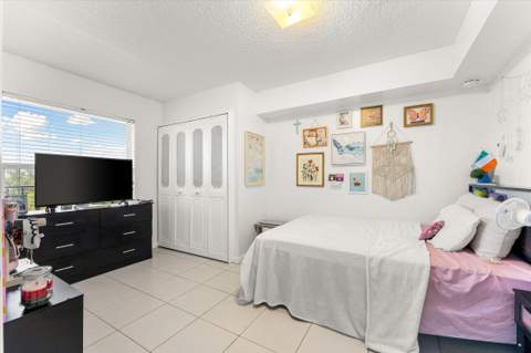 4570 NW 18th Avenue #704, Deerfield Beach FL - photo 21 of 34