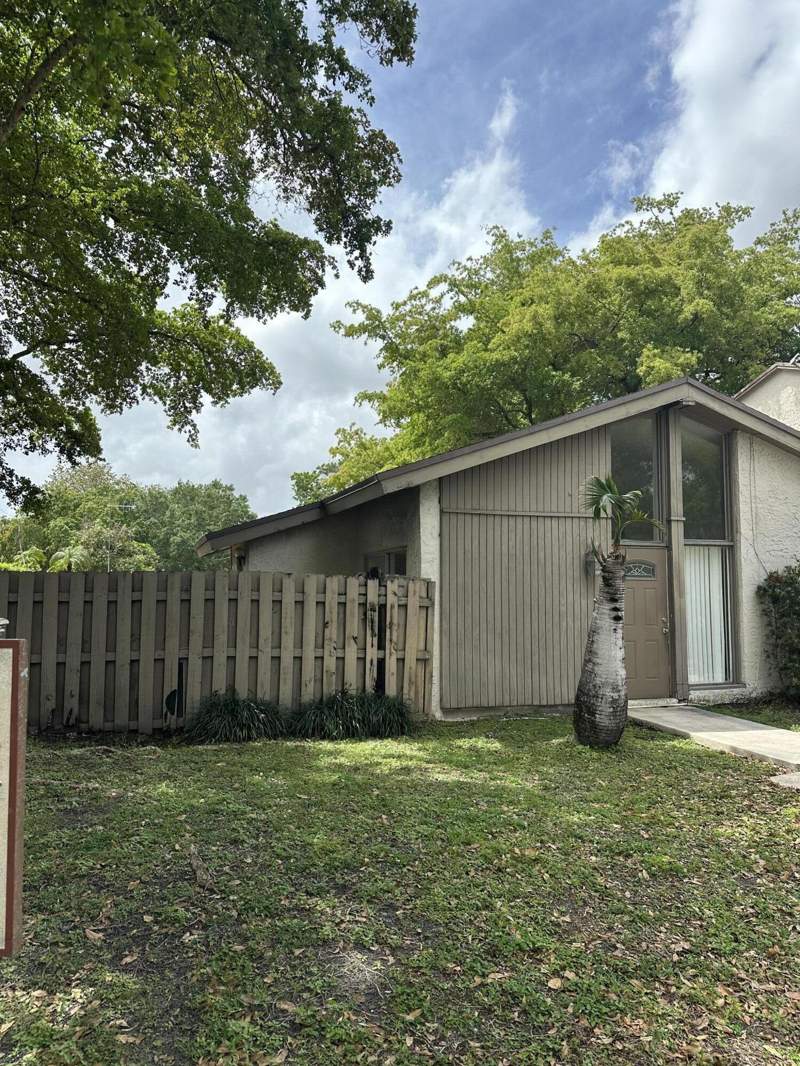 2 bedroom Condominium at 7275 W Sunrise Boulevard #7275l, Apple Creek, Plantation — photo 2
