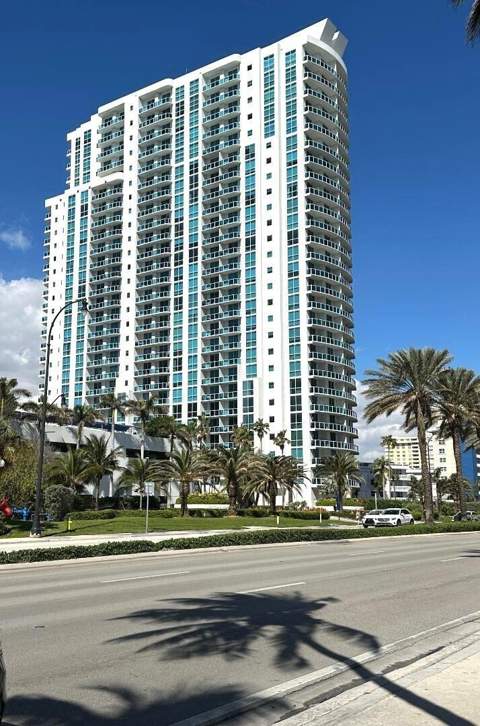 1945 S Ocean Drive #609, Hallandale Beach FL - photo 14 of 30