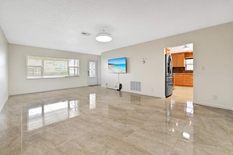 2 bedroom Single Family Residence at 2012 SW 17th Avenue, Boynton Leisureville, Boynton Beach — photo 3