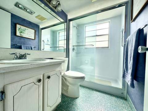 328 Farnham P, Deerfield Beach FL - photo 16 of 40